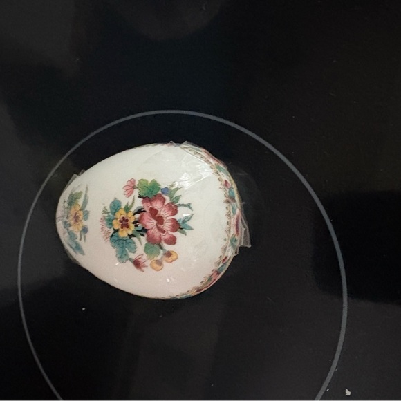 Coalport England VNTG 1960’s Ming Rose Floral Bone China Egg Trinket Box - Picture 2 of 5